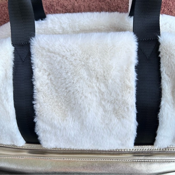 G.I.L.I. Weekender Bag Faux Shearling & Metallic Gold Duffel - Picture 3 of 10